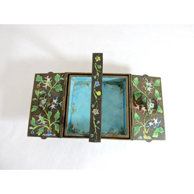 Antique Chinese Green and Blue Cloisonné Enamel 'Opening' Brass Ashtray With Flowers & Horses For Sale In Tampa - Image 6 of 9