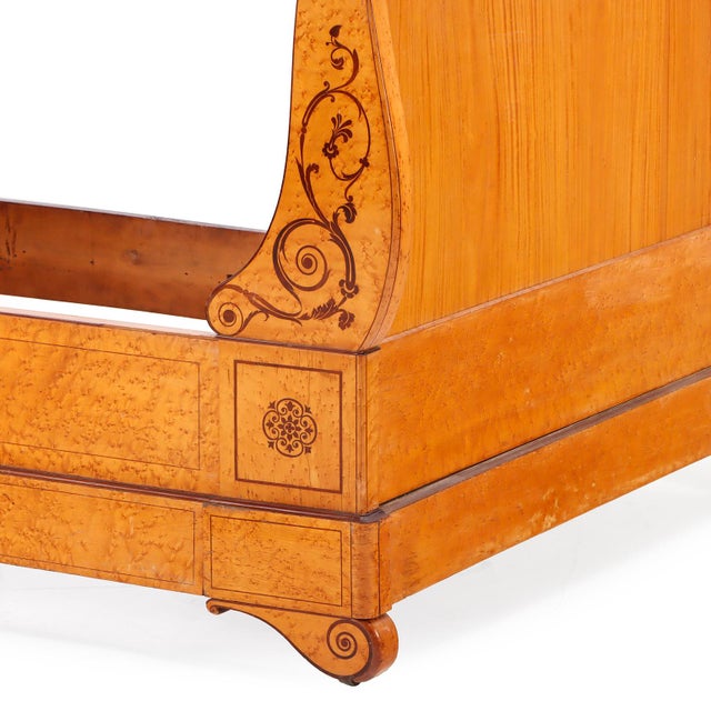 French Charles X Inlaid Birdseye Maple Daybed, Circa 1840 For Sale - Image 4 of 4