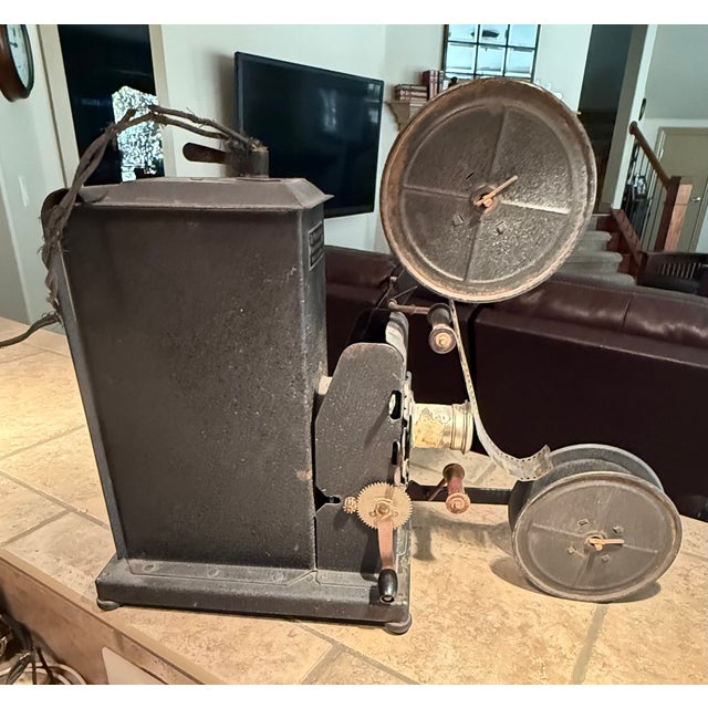 A fantastic artifact from the early days of Home cinema, this rare 1930s the movie King silent film projector was...