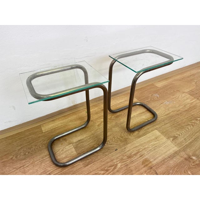 1930s Bauhaus Tubular Steel Chrome Side Tables with Glass, 1930s, Set of 2 For Sale - Image 5 of 9