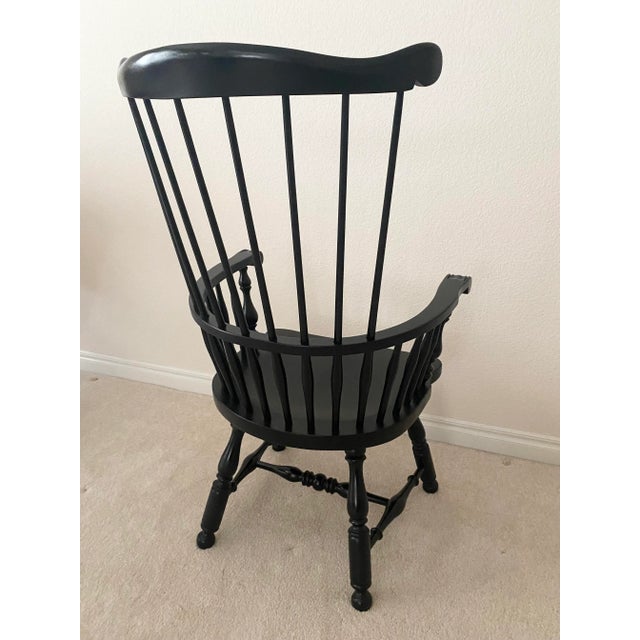 Mid 20th Century Ethan Allen Baumritter Stunning Black Windsor Comb Back Armchair Mid 20th Century Excellent Condition For Sale - Image 5 of 17