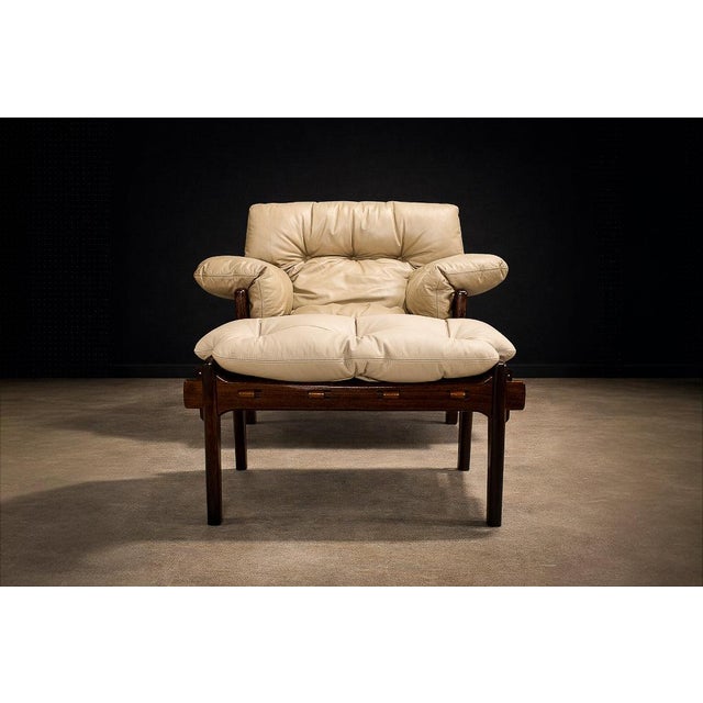 “Moleca” Lounge Chair with Ottoman in Rosewood & Leather, Sergio Rodrigues, 1963, Brazil - Lot 214-346 For Sale - Image 14 of 17