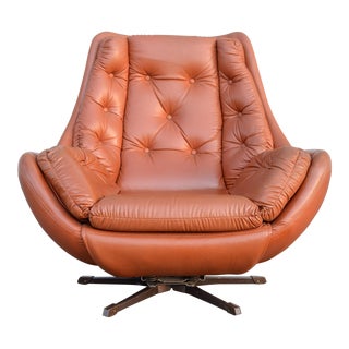 Mid-Century Swiveling Egg Lounge Chair For Sale