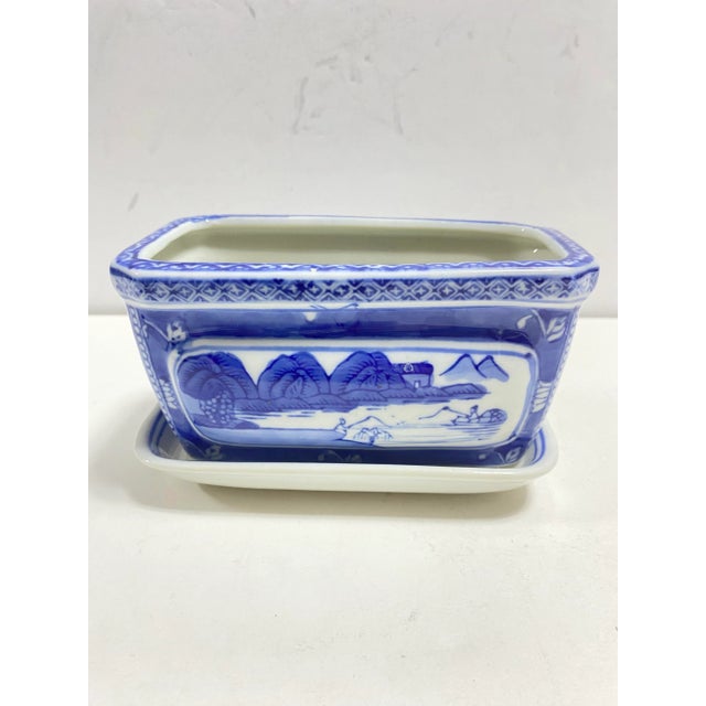 Chinoiserie Vintage Blue & White Porcelain Rectangular Cachepot - Chinoiserie Planter With Undertray For Sale - Image 3 of 10