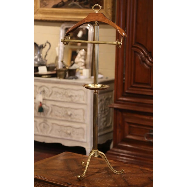 Organize a bedroom or dressing area with this elegant French gentleman’s valet, crafted in Paris circa 1920. Designed for...