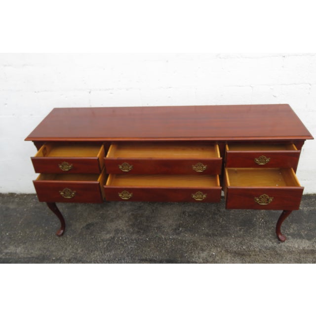 Late 20th Century Hickory Queen Anne Mahogany Long Sideboard Buffet Credenza Bathroom Vanity For Sale - Image 9 of 17