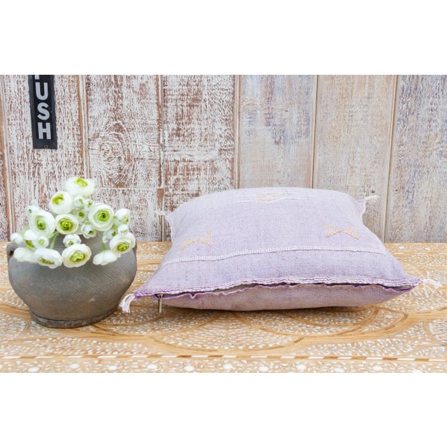 Rimi Moroccan Silk Rug Pillow For Sale In Los Angeles - Image 6 of 10