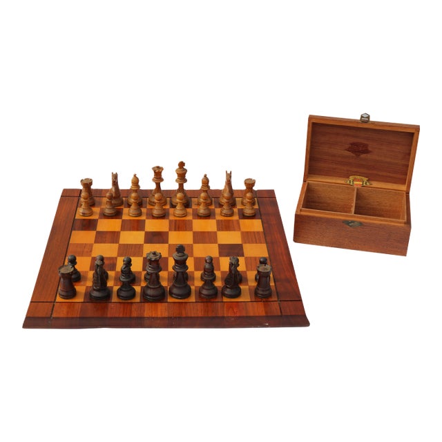 Mid Century Drueke No 61 Wood Chessboard With Mieux J' Attends Wood Chess Pieces For Sale