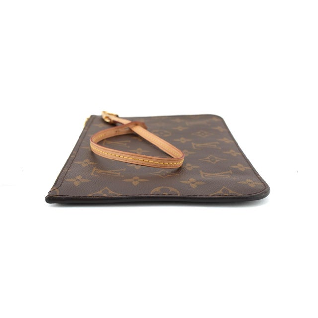 Modern Louis Vuitton Neverfull Monogram Canvas Gold-Tone Hardware Wristlet Bag For Sale - Image 3 of 11