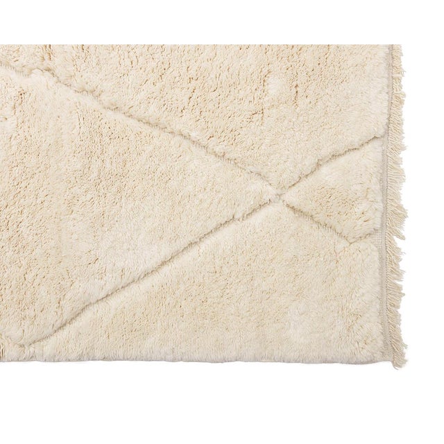 Ivory Classic Asymmetrical Diamond Hand-Knotted Wool Rug | 13'2" X 9'11" | One of a Kind For Sale - Image 8 of 8