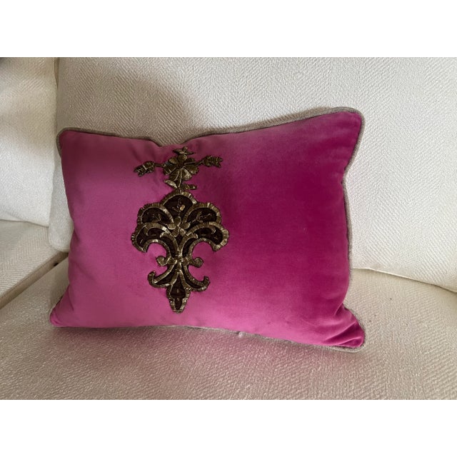Abstract Mid 19th Century Italian Hand Embroidery Pillow With Metal Gold Wire on Magenta Velvet For Sale - Image 3 of 7