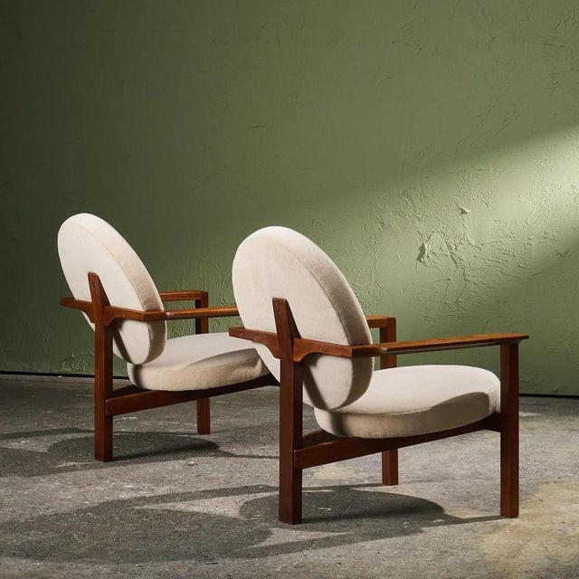 Teak Dedar Alpaca WoolHeight: 83 cm / 32.68 in Width: 71 cm / 27.95 in Depth: 78 cm / 30.71 in Seat height: 40 cm / 15.75...