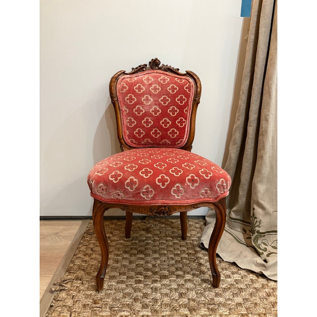 French Antique French Louis XV Carved Chair in Coral Silk Velvet For Sale - Image 3 of 9