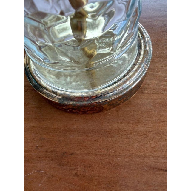 Vintage Mid-Century Modern Hexagon Pattern Clear Glass Table Lamp with Brass Bas For Sale - Image 4 of 6