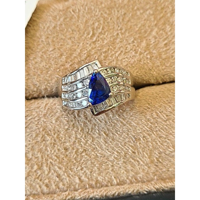 Set in Platinum 900, 1.59 Carats Blue Sapphire & Diamonds Engagement Ring, Size 6 For Sale - Image 9 of 9