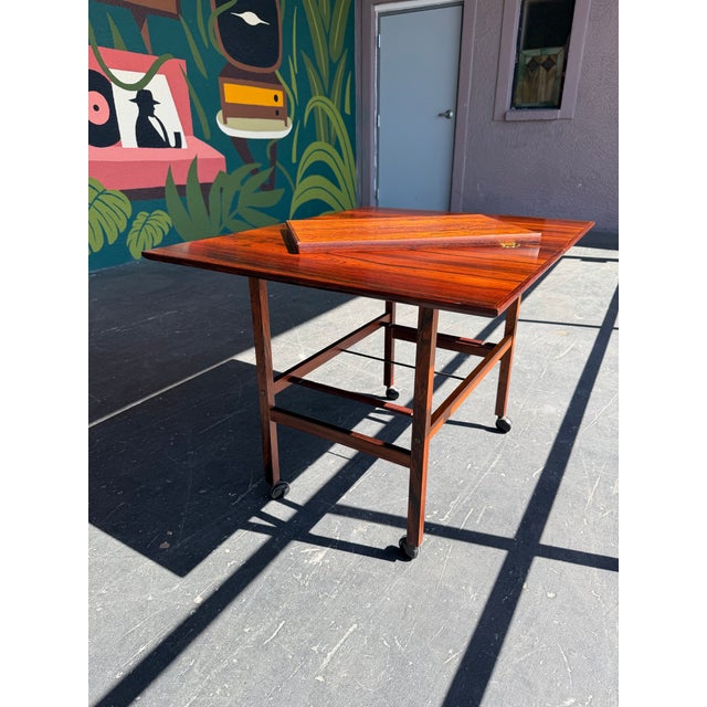 1960s Danish Modern Rosewood Flip Top Expandable Bar Cart For Sale In Tampa - Image 6 of 12