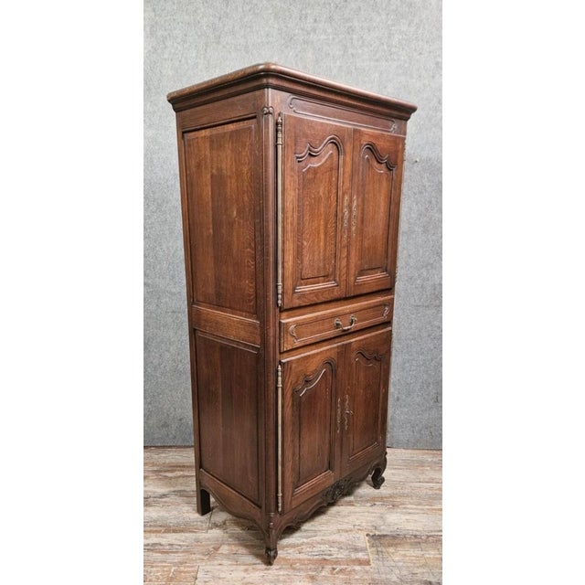 Rustic Bonnetière in Oak For Sale - Image 4 of 9