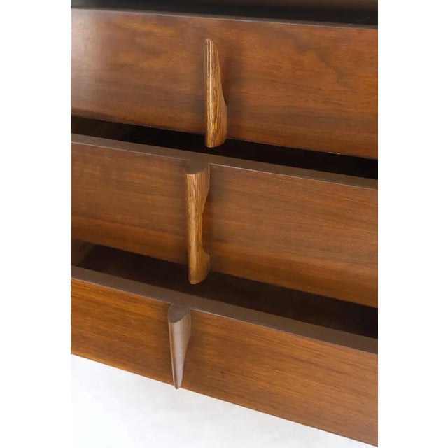 Mid-Century Modern Mid Century United Walnut Nightstands- Pair For Sale - Image 3 of 6
