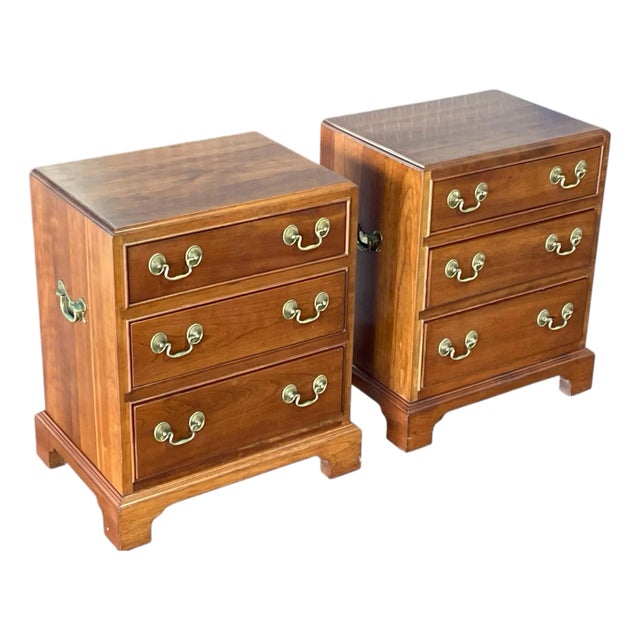 Stickley Mahogany Georgian Chippendale 3-Drawer Chests, a Pair, Vintage 1990s, Nightstands For Sale