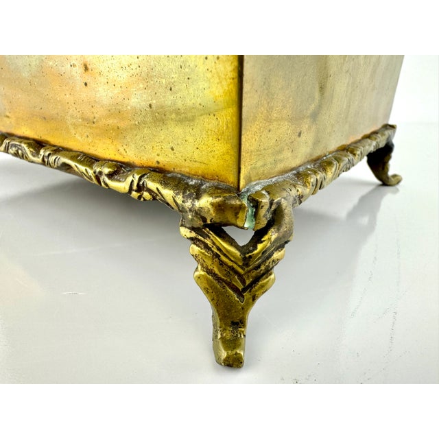 This vintage brass box, marked "A. Lara Mexico," is a beautiful representation of Mexican mid-century design. Crafted with...