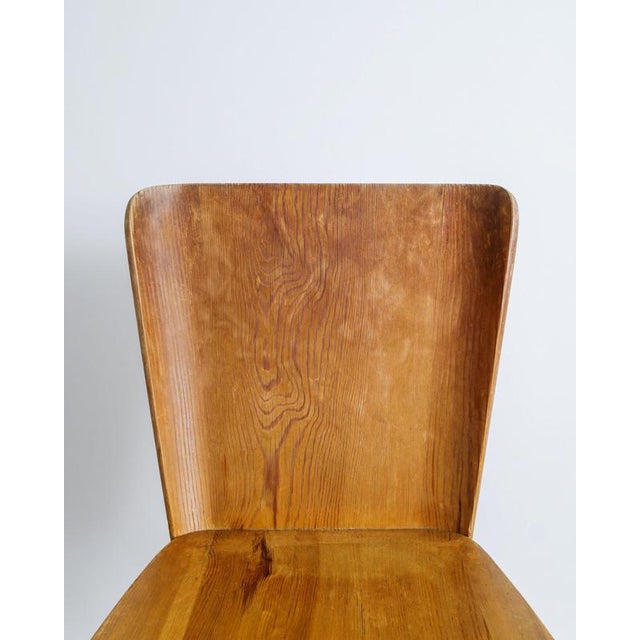 Early Mid-Century Modern Swedish Wooden Dining Chairs in Pine by Göran Malmvall for Svensk Fur, 1940s, Set of 4 For Sale - Image 4 of 8