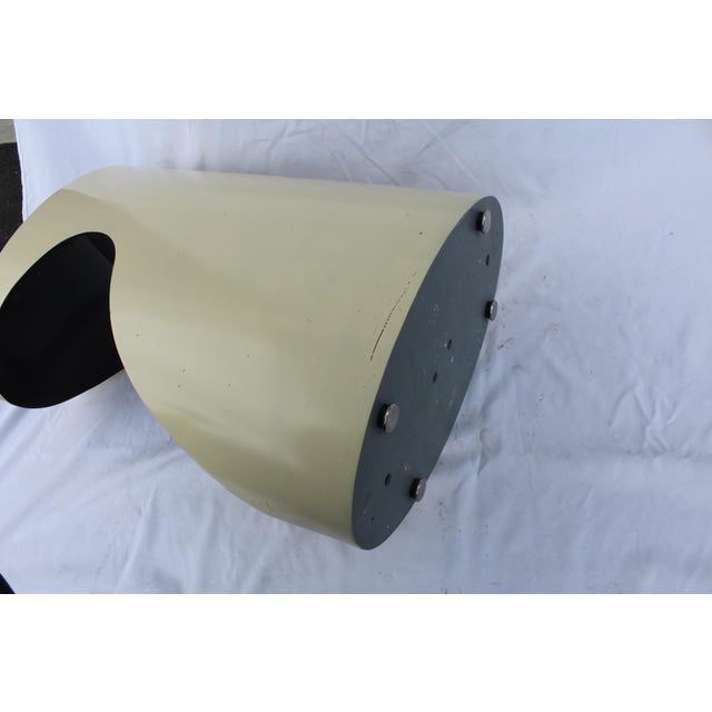 White Side Table Midcentury Designed Special Shape Painted Two-Tone Rolled Steel For Sale - Image 8 of 16