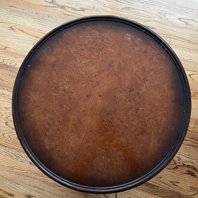 Italian Provincial round table. Beautiful wood grain on top. Tea table or side table. With one drawer. In original condition.