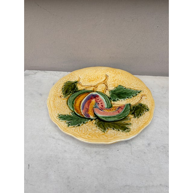 Rare Large 19th century Majolica Melon plate. Diameter / 9 inches.