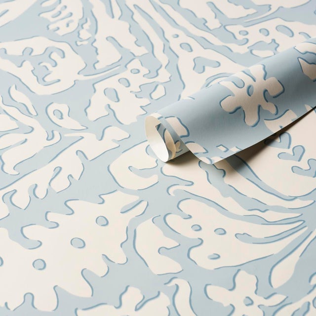 Schumacher SAMPLE - Schumacher x Veere Greeney Suffolk Damask Wallpaper In Blue For Sale - Image 4 of 4