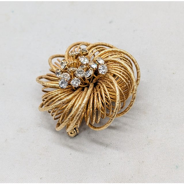 Vintage 1960s Signed Castlecliff Goldtone & Clear Rhinestone Flower Brooch For Sale - Image 4 of 8
