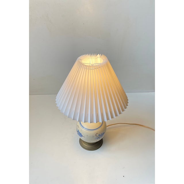 Hand-Painted Ceramic Table Lamp by Danico, 1920s For Sale - Image 3 of 5
