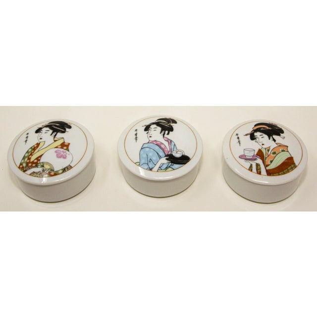 Vintage Japanese porcelain vintage trinket boxes with lid, set of 3. Vintage Asian porcelain Japanese trinket boxes with...