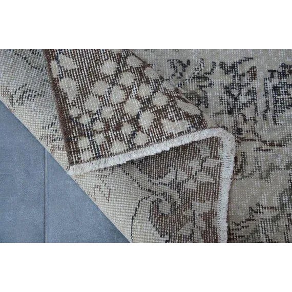 1960s Vintage Turkish Floral Rug - 6′ × 9′ For Sale - Image 4 of 11