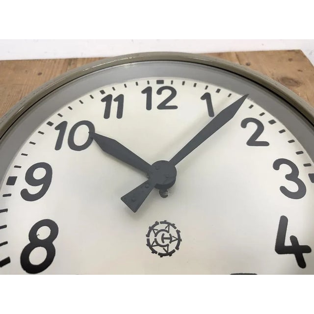 1950s Industrial Factory Wall Clock from Chronotechna, 1950s For Sale - Image 5 of 11
