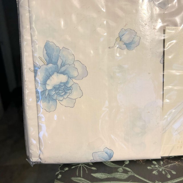 2000 - 2009 Vintage Mirabello 200 Thread Count 100% Cotton Percale Floral Queen Sheet Set For Sale - Image 5 of 10
