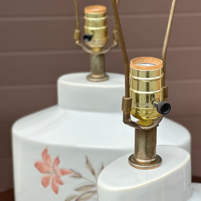 Vintage Mar-Kel Ceramic Floral Lily Table Lamps - a Pair For Sale In Philadelphia - Image 6 of 12