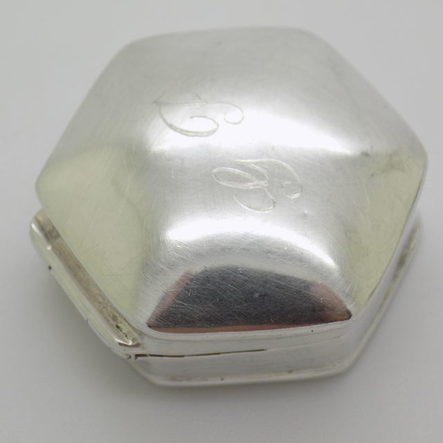 1980s Vintage Italian Handmade Genuine Sterling Silver Engraved Hexagon Pill Snuff Trinket Box For Sale - Image 5 of 13