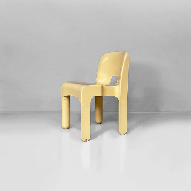 Kartell Italian Space Age Cream Chairs by Joe Colombo for Kartell, 1970s, Set of 2 For Sale - Image 4 of 18