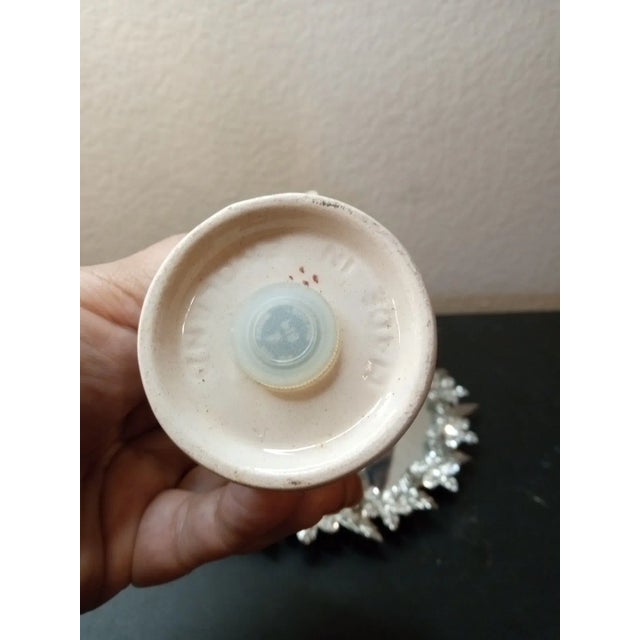 1950s Pair of 1950s Staffordshire Hearts & Flower Ironstone Salt & Pepper Shakers, Made in England For Sale - Image 5 of 5