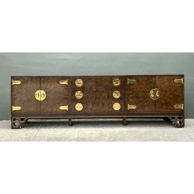 Mid-Century Modern Vintage William Doezema for Mastercraft Burl Wood Medallion Credenza For Sale - Image 3 of 12