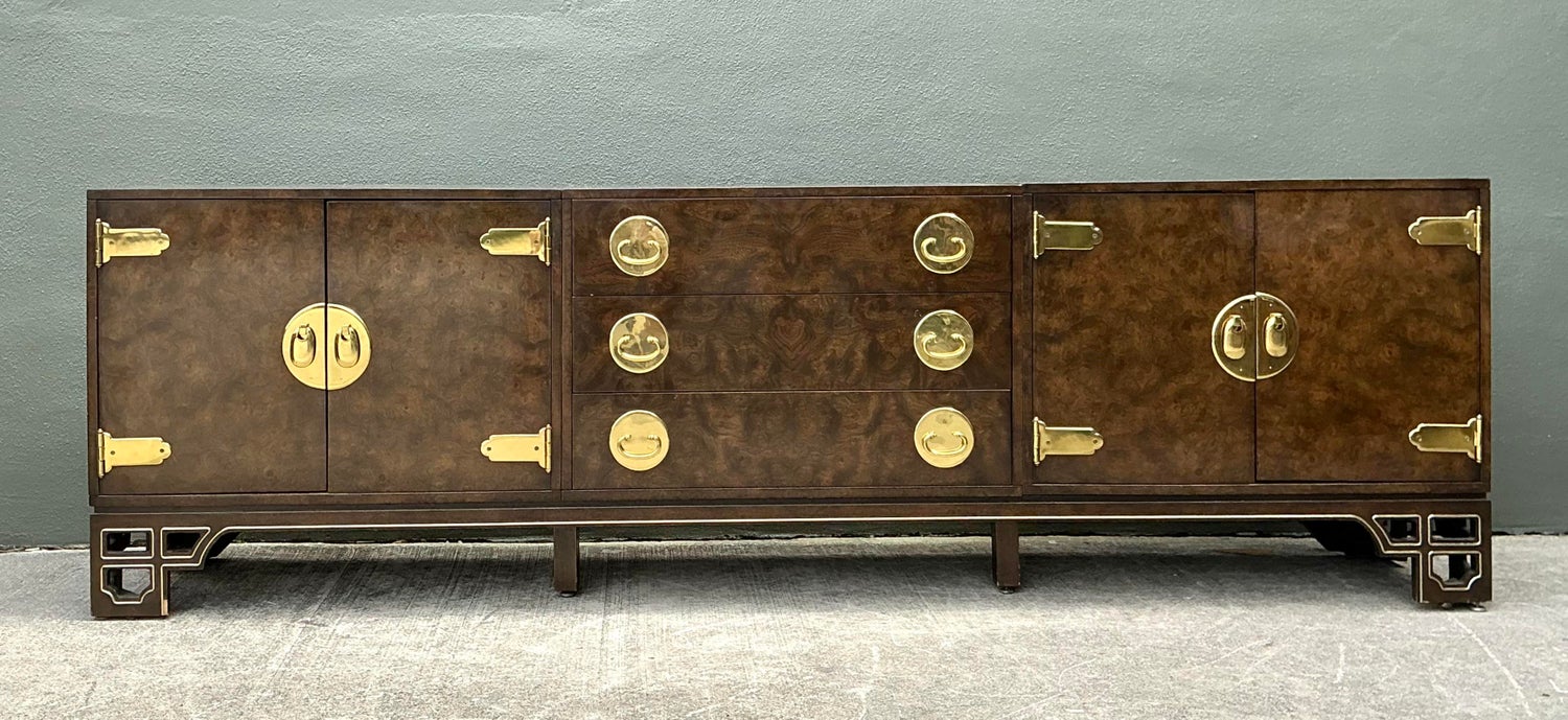 Vintage William Doezema for Mastercraft Burl Wood Medallion Credenza - Detail view