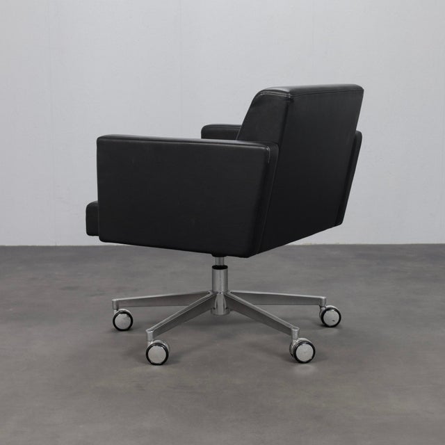 Leather Swivel Armchairs by Poltrona Frau, Italy, 1990s, Set of 2 For Sale - Image 6 of 12