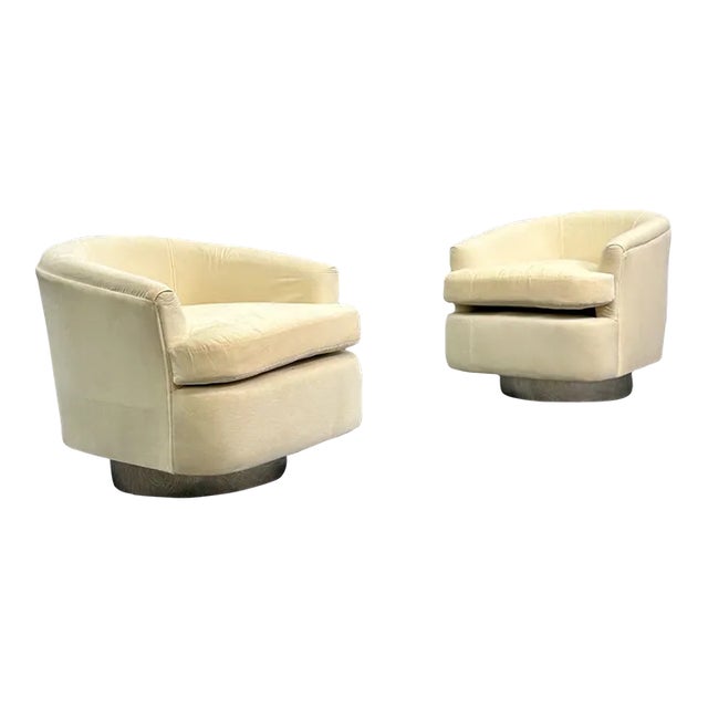 Mid-Century Modern Milo Baughman Style Swivel Chairs, Chrome Base, Cream Velvet For Sale