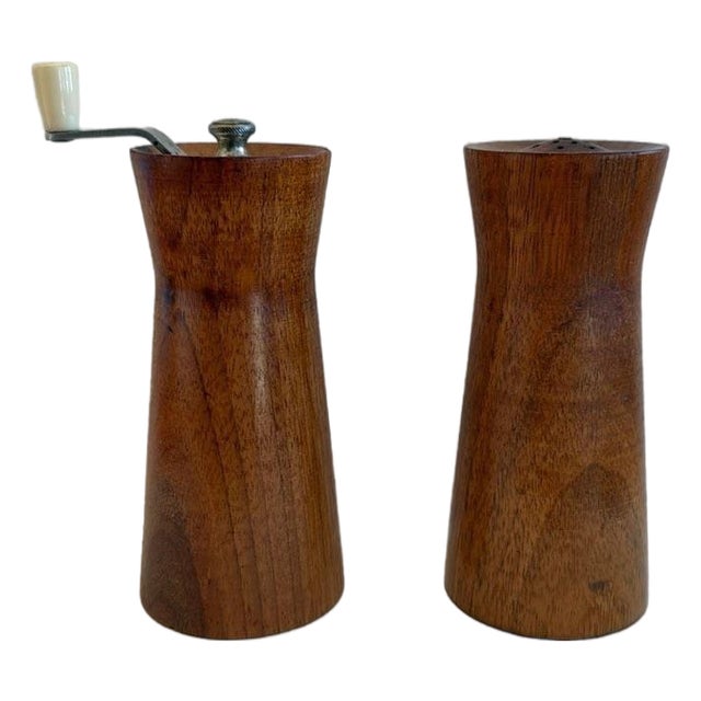 Vintage Tre Spade Mid-Century Italian Wood Salt Shaker and Pepper Mill Grinder S For Sale
