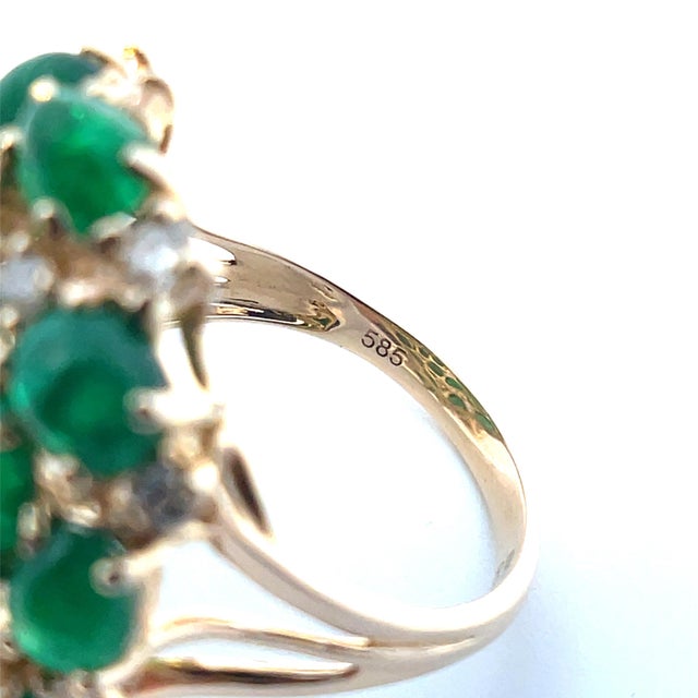 14k Yellow Gold Emerald & Diamond Cluster Ring, Size 7 For Sale In New York - Image 6 of 6