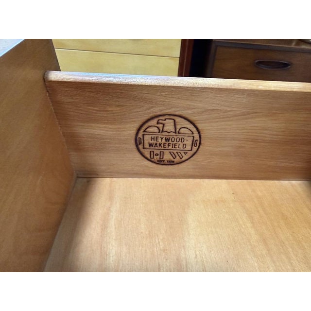 Heywood Wakefield ‘Encore’ Double Dresser Model M524 For Sale - Image 15 of 16