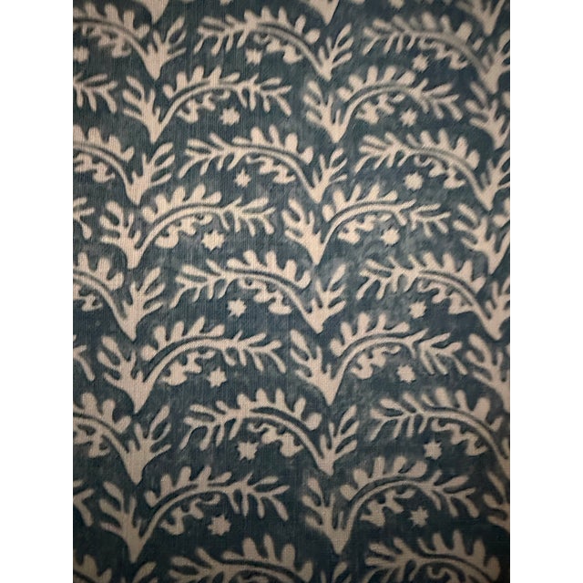 Traditional Elizabeth Eakins Denim Blue – Ee3029a/69 Vita Fabric Linen 2 Yards For Sale - Image 3 of 6