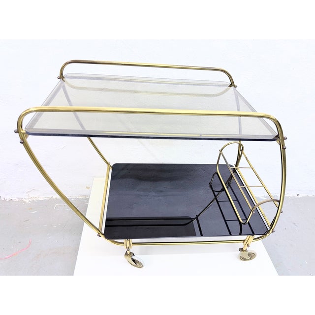 Mid-Century Modern Streamline Bar Trolley in Brass and Glass, 1950s For Sale - Image 3 of 18