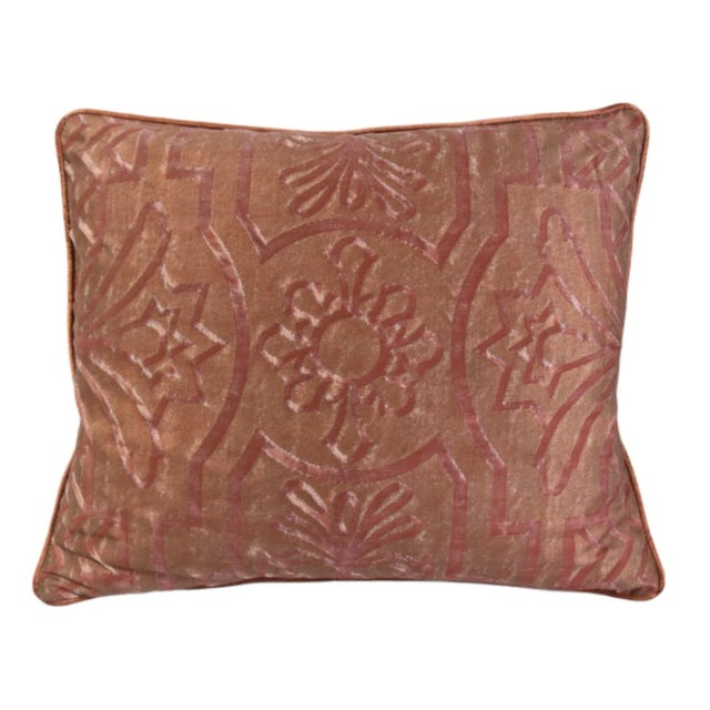 Custom-tailored pillow by Mike Seratt of The Prized Pig in Italian Mariano Fortuny cotton fabric, called "Altare," in the...