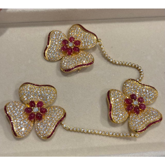 Natural 12 Ct Burma Ruby & 30 Ct Diamond Trio Pin 18 Karat Yellow Gold 78gm For Sale In New York - Image 6 of 8